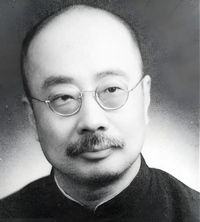 1936年，鲁迅去世的第2天，和鲁迅反目成仇13年的弟弟周作人，若无其事地去学校