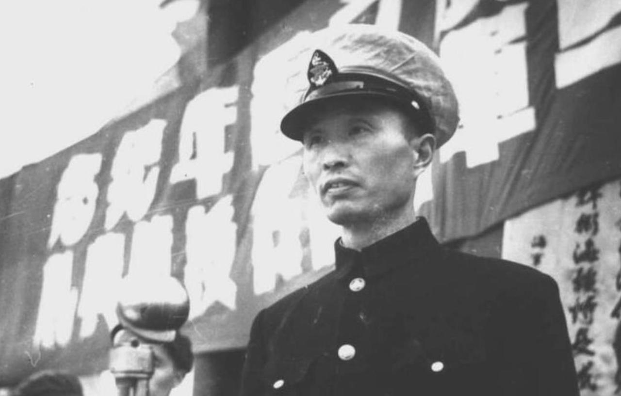 1949年4月，华东军区海军刚刚成立，新任的司令员张爱萍打报告：“我不熟悉海军作