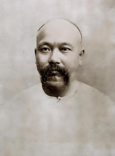 1891年，北洋舰队访问日本，日本海军将领特意邀请丁汝昌、刘步蟾等北洋舰队高级将