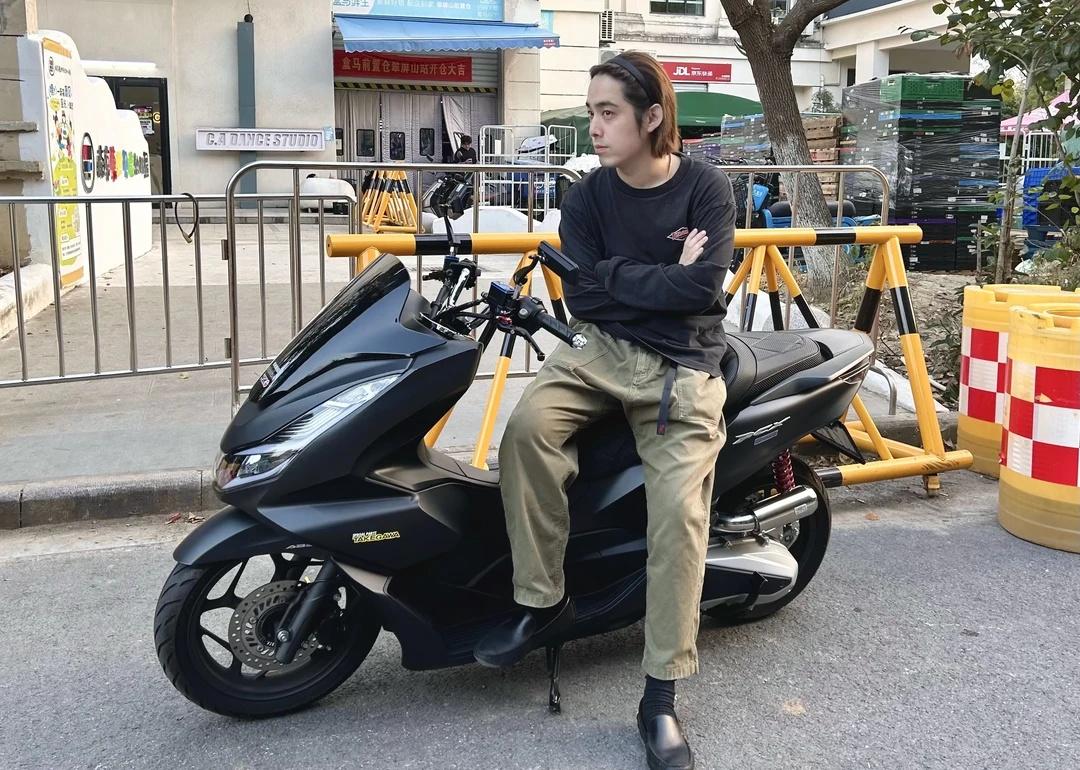 移动小沙发，本田“小金翼”😉舒适如沙发般的座垫总成，降低避震后宛如VIP的低