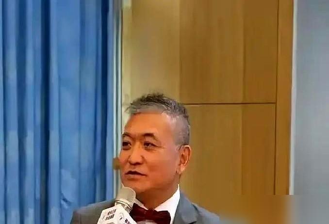 郑丽文在侨界不过是几句场面话，一转头，就被一行黑体大字，直接送上了2028年的牌