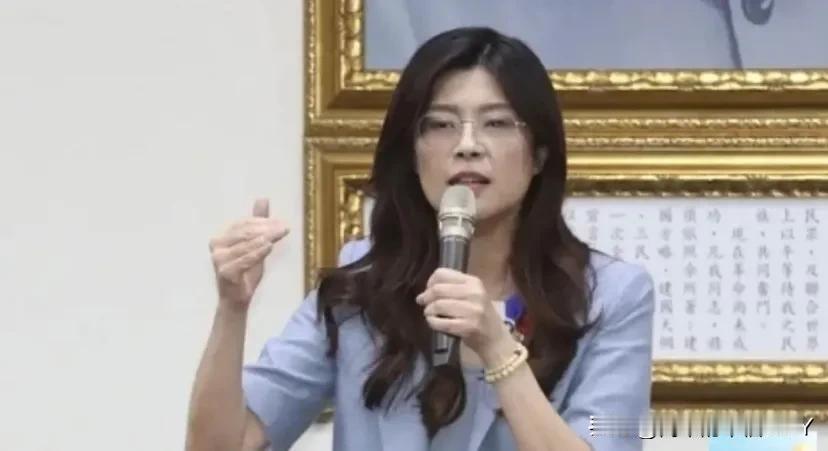 台湾媒体10月19日报道：“国民党准党主席郑丽文昨晚发表胜选感言，炮口对准民进党