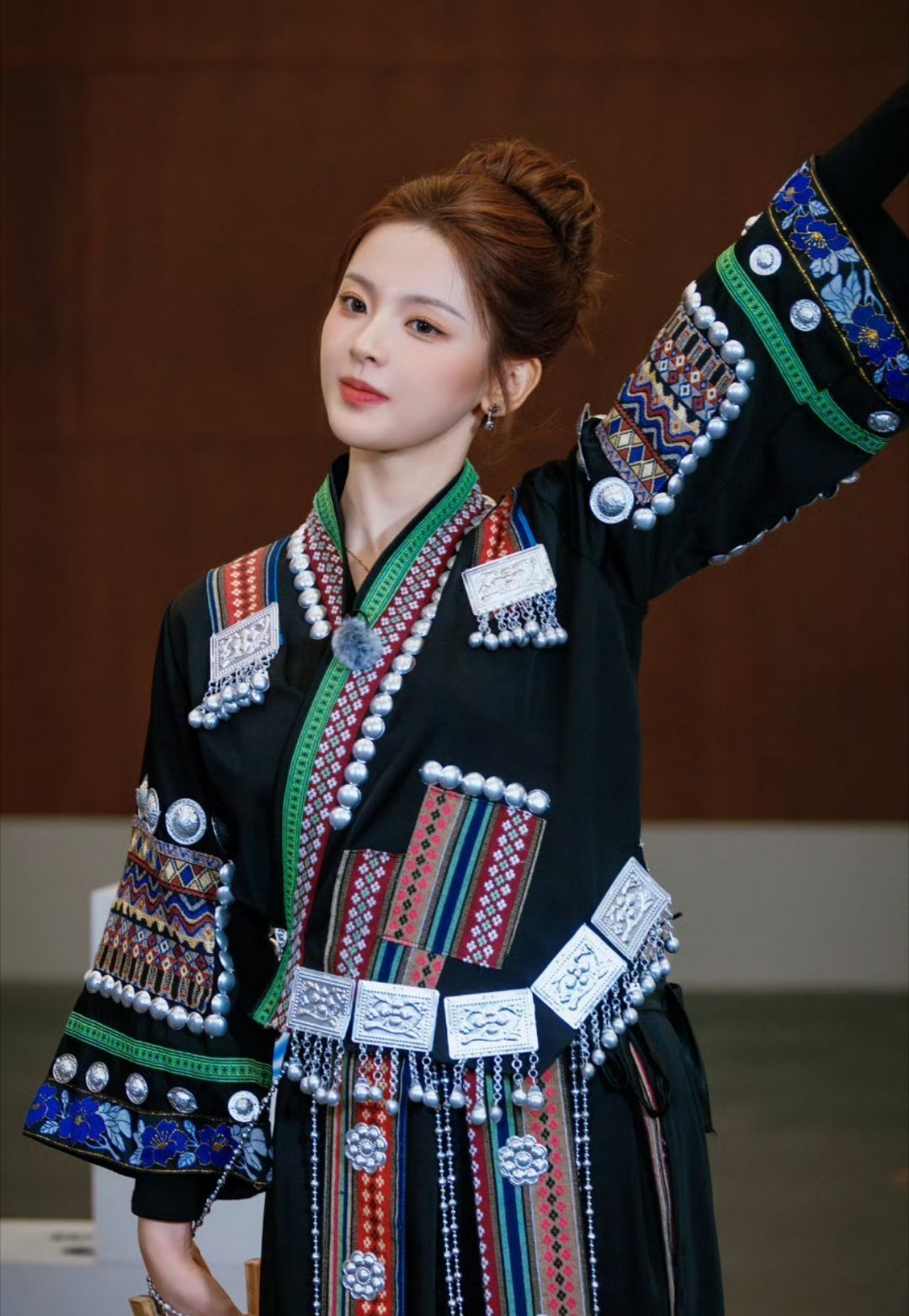 女明星少数民族装扮一览——鞠婧祎，赵丽颖，杨超越，是谁演绎出了苗疆少女的娇羞？