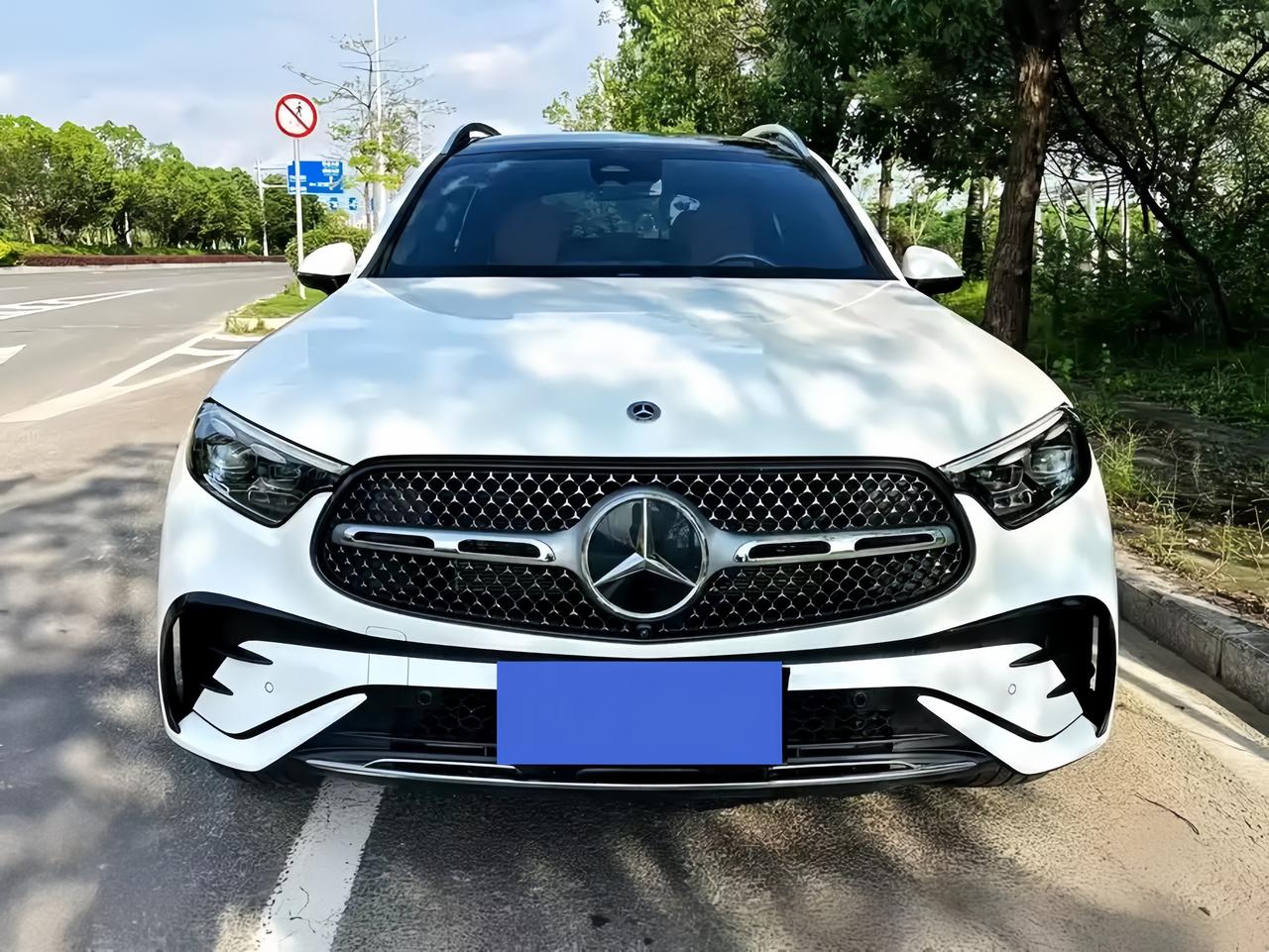 20—30万买二手奔驰GLC300L，我觉得家庭用户没必要一直盯着满配。奔驰