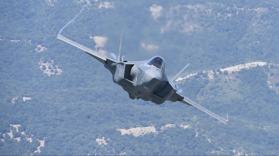 今日肥电意大利空军（AM）F35A正向视角/迎头空对空摄影Photocred