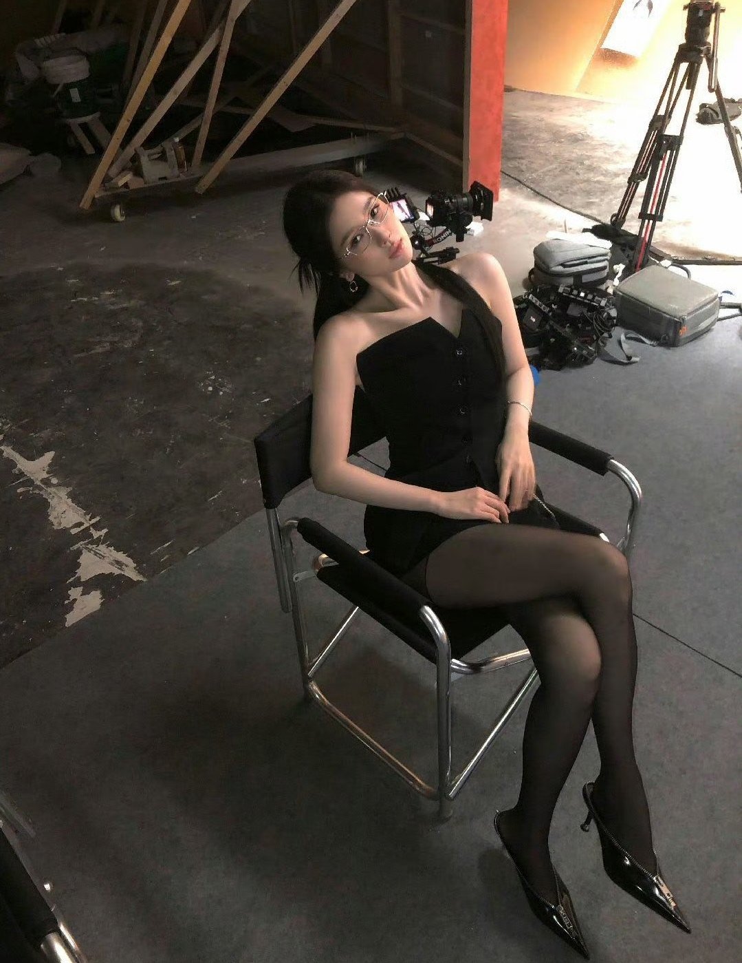 虞书欣黑丝尖高跟熟女感不错哦妈咪级别呀！​​​