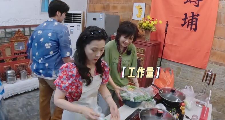 你能想到吗？刘嘉玲已经60岁了，竟然是第一次洗菜切菜，还是因为参加综艺节目不得不