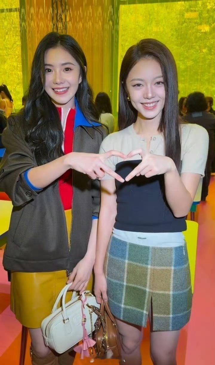 刘浩存、赵今麦生图同框，中miu门面谁更惊艳miumiu大秀​​​