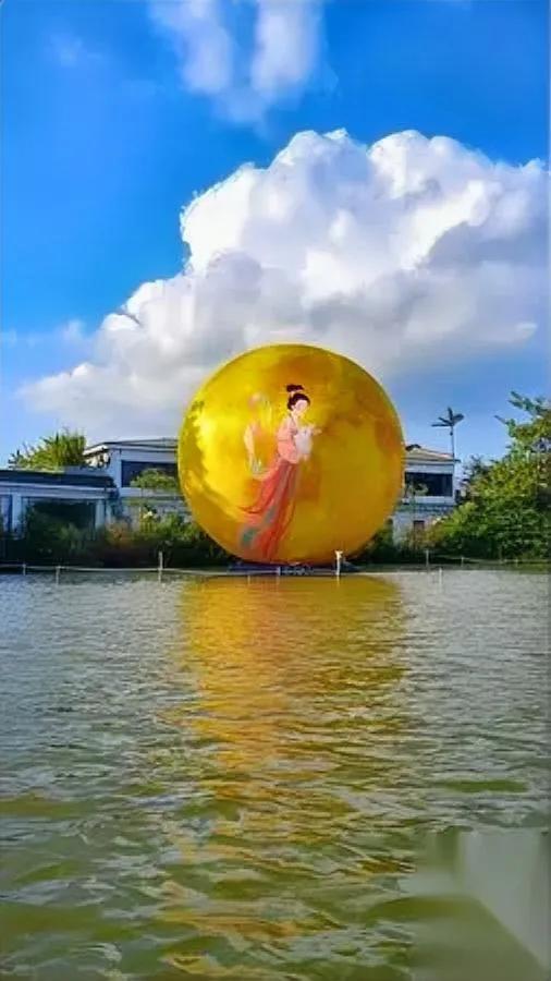 我昨晚吓得鞋都穿反了，真的！邻居王姨去上海看孙子，他家门铃居然自己响！十
