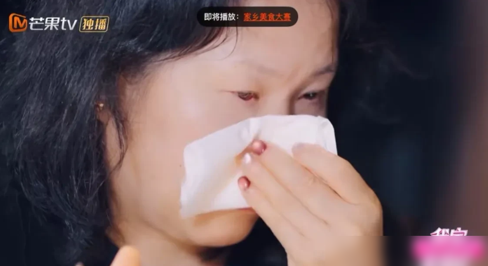 我不是你养大的，我是队里养大的。奥运冠军张家齐当着镜头，给亲妈撂下这句。《我家那闺女2026》里，母
