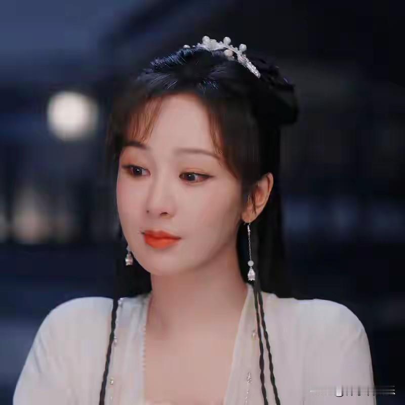 2026年开年，娱乐圈便因杨紫主演的民国剧《玉兰花开君再来》掀起一场全民狂欢。这