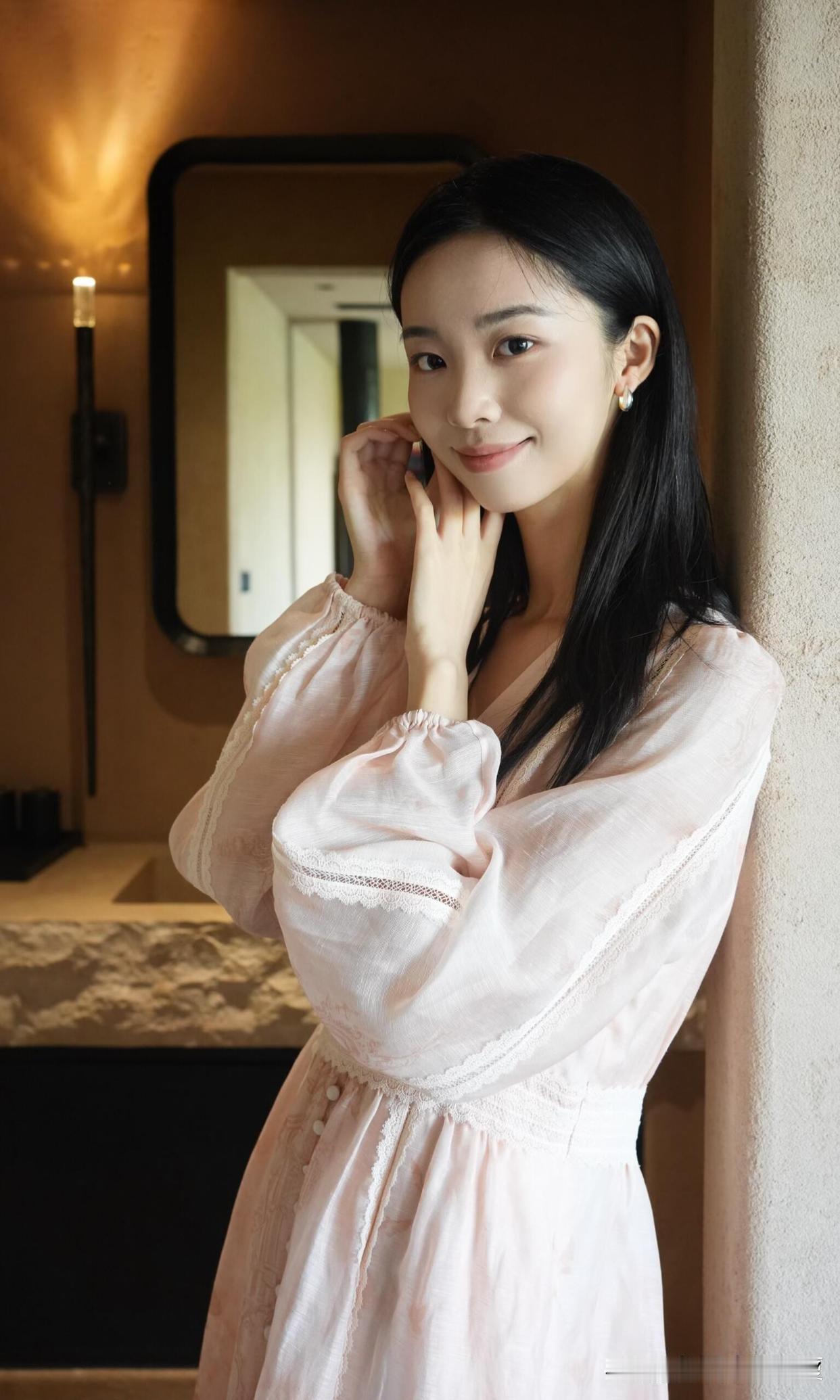 温柔时光，轻纱裙摆，微笑如春光。