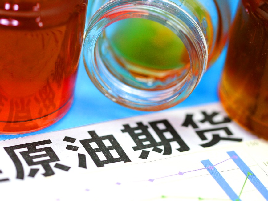 霍尔木兹海峡停摆! 全球30%海运石油命脉被掐断, 油价直逼80美元关口