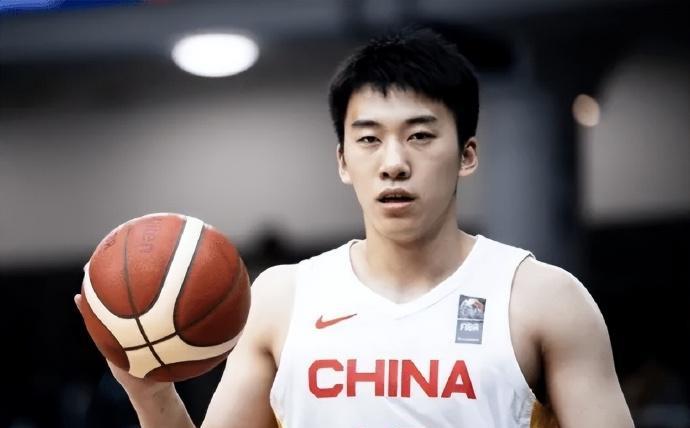 今天凌晨，中国男篮84:76胜了荷兰。来看看我们的数据，余嘉豪16分，胡明轩1