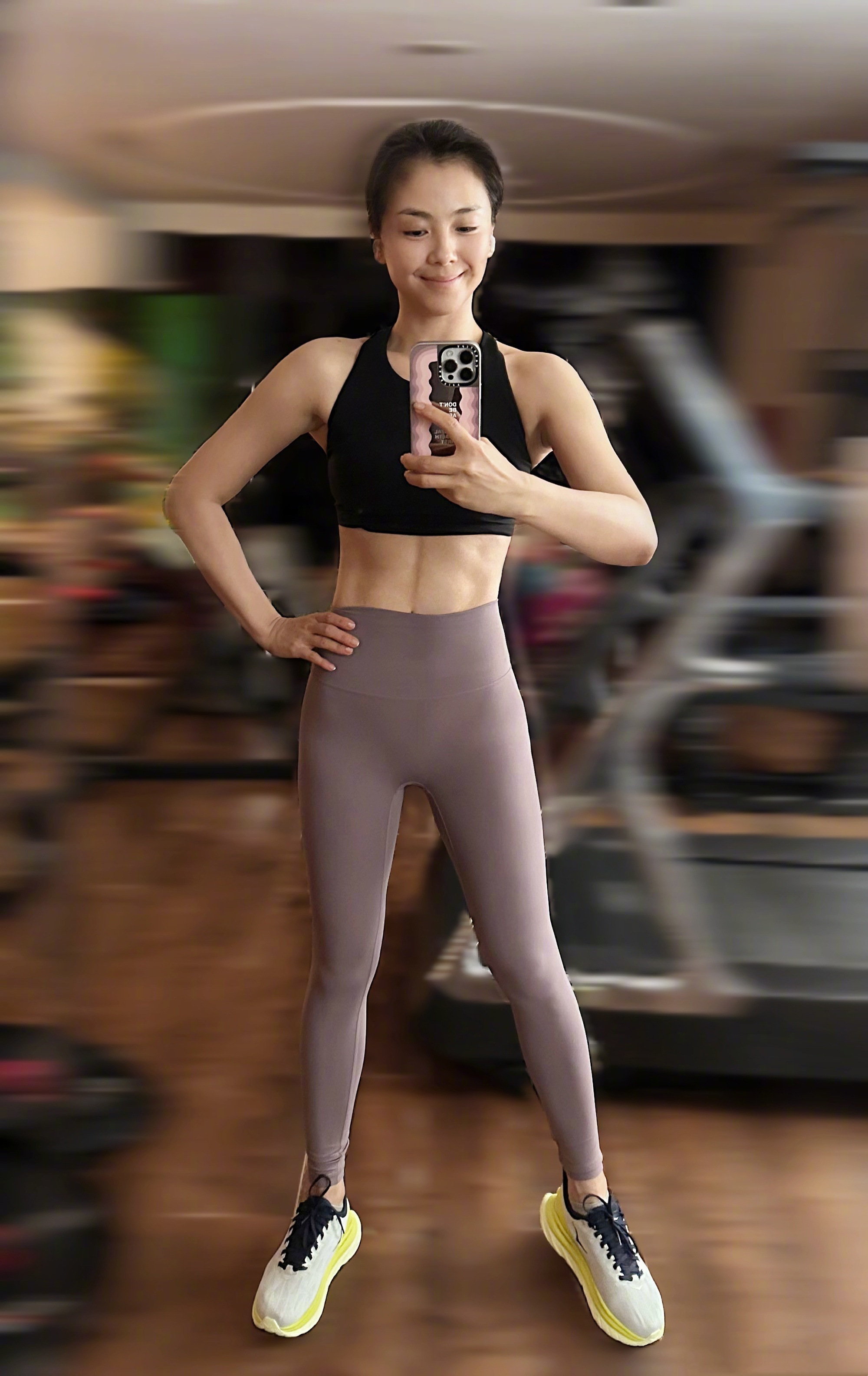 刘涛姐姐的健身美拍：黑色背心，素颜出镜，健康美丽​​​