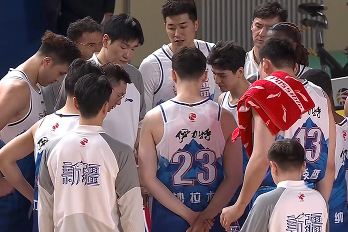 新疆45-60落后青岛，5问刘炜指导！北京时间12月24日，新疆上半场战罢45