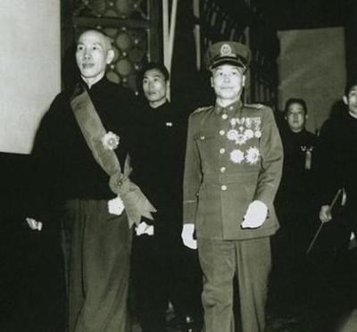 1948年4月3日，蒋介石亲自召见李宗仁劝其放弃“副总统”的竞选，蒋对李说：”你