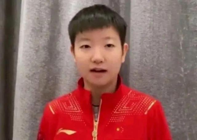 孙颖莎说心里有了底气，这句话真不是跟大家客气。封闭集训那种地方，天天就是球馆食堂