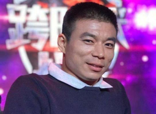 1991年，河南南阳，1名5岁的男孩被父亲1脚踢成瘫痪，谁料，23年后，他却在城