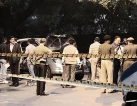 1982年，中国驻莫桑比克大使馆翻译唐健生做了一项疯狂举动，他杀光大使馆的所有人