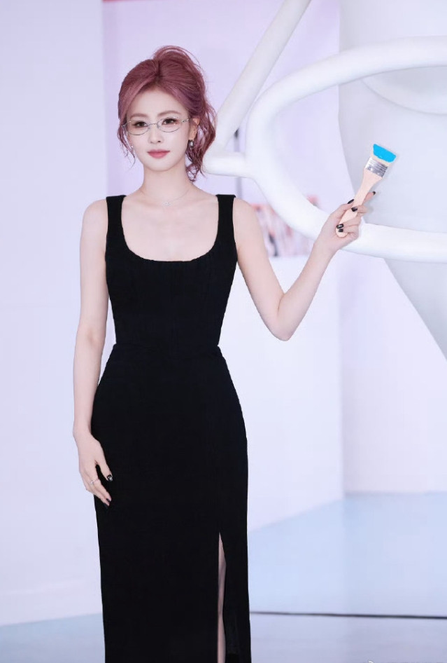 白鹿穿了香奈儿古董高定