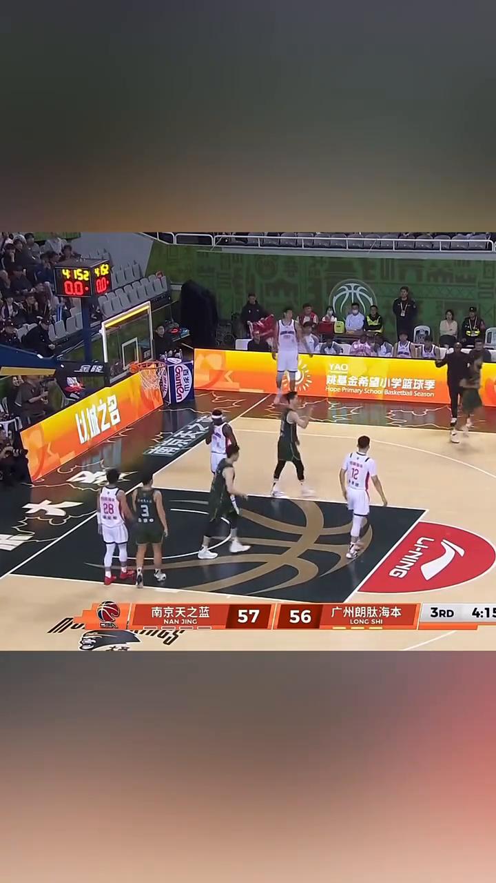 J.Cole迎CBA首秀，效果拉爆水平有限。cba历史最老外人说唱巨星J.Co