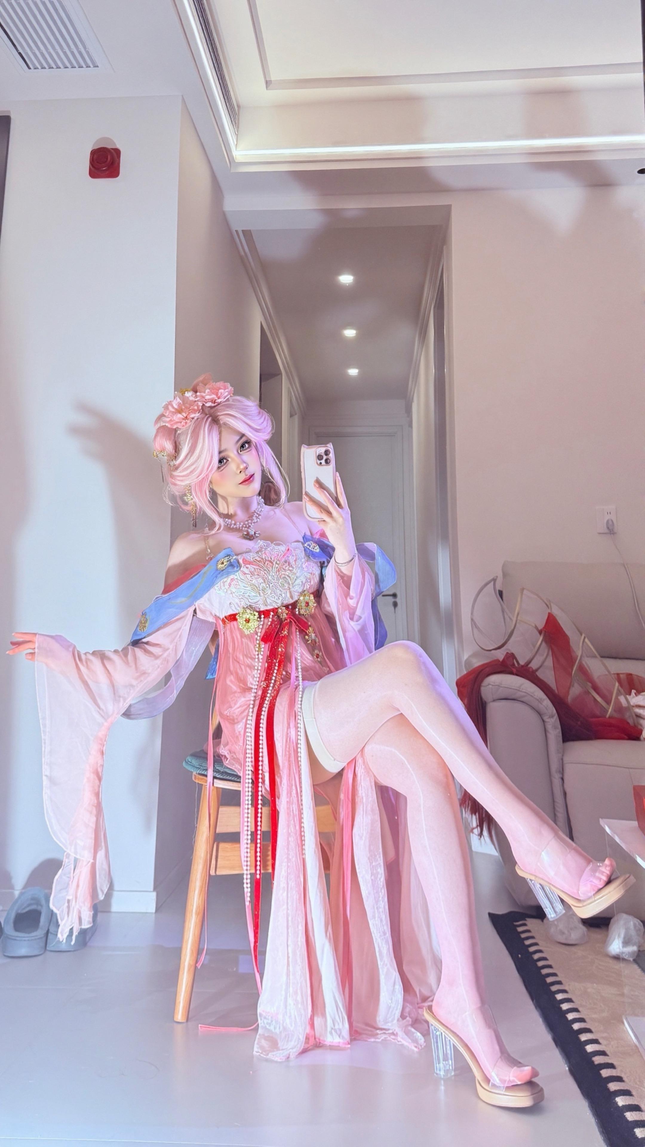 玉环宝宝。    袜子是   的樱花果冻