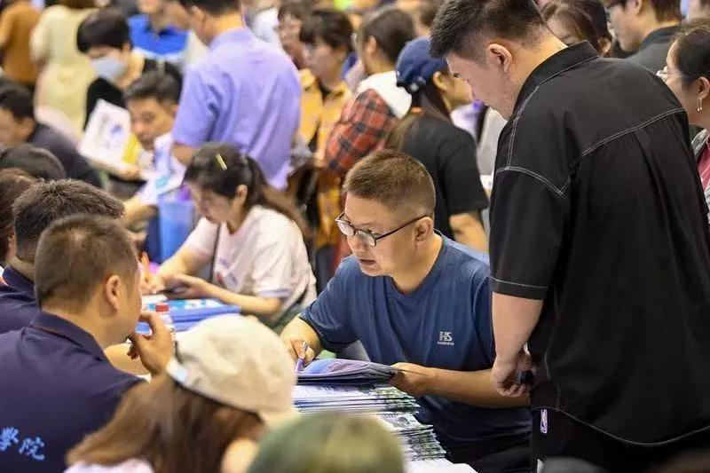 这些专业，普通家庭孩子报考需谨慎家有普通家庭孩子的家长们，尤其是临近报考了，