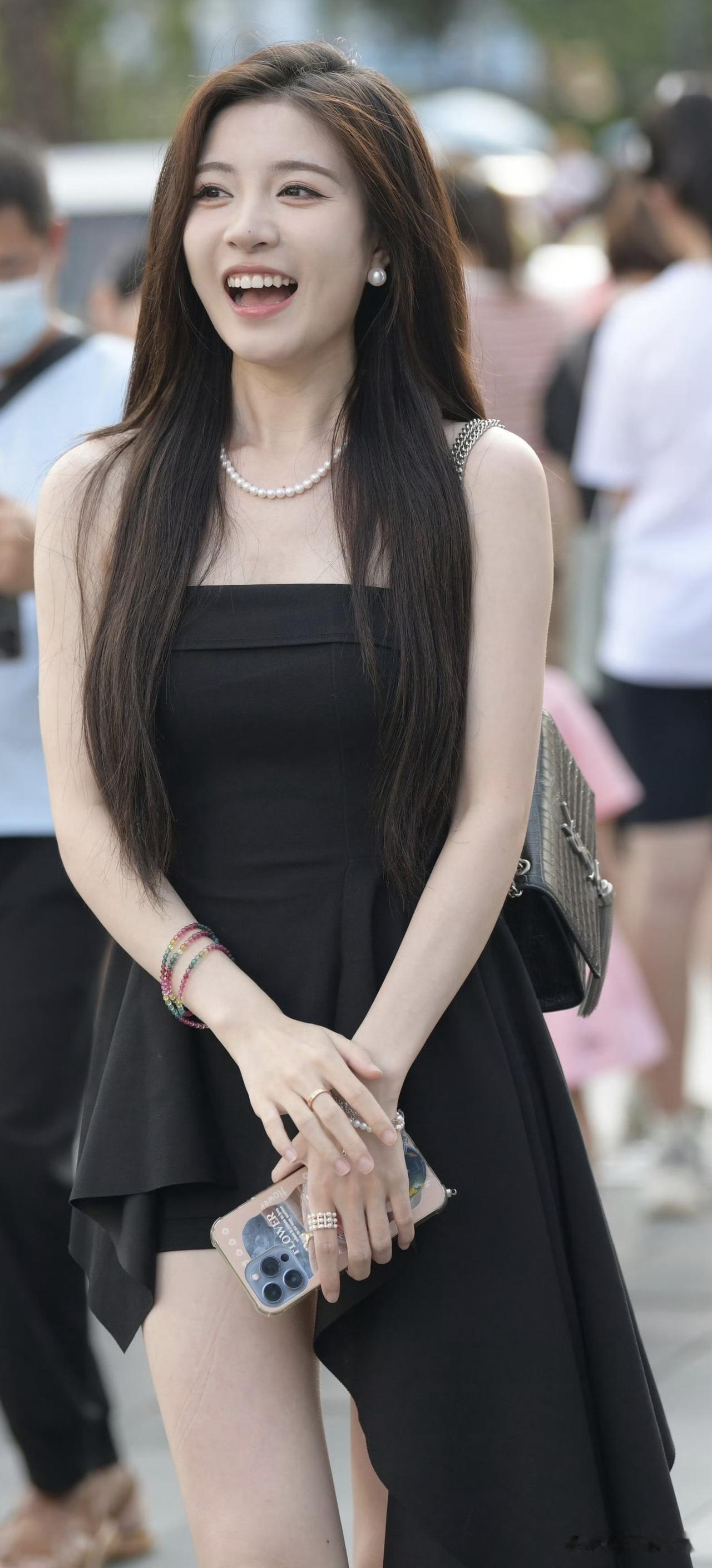 精品街拍图片分享清纯的颜值太加分了～天仙下凡尘，人间四月天