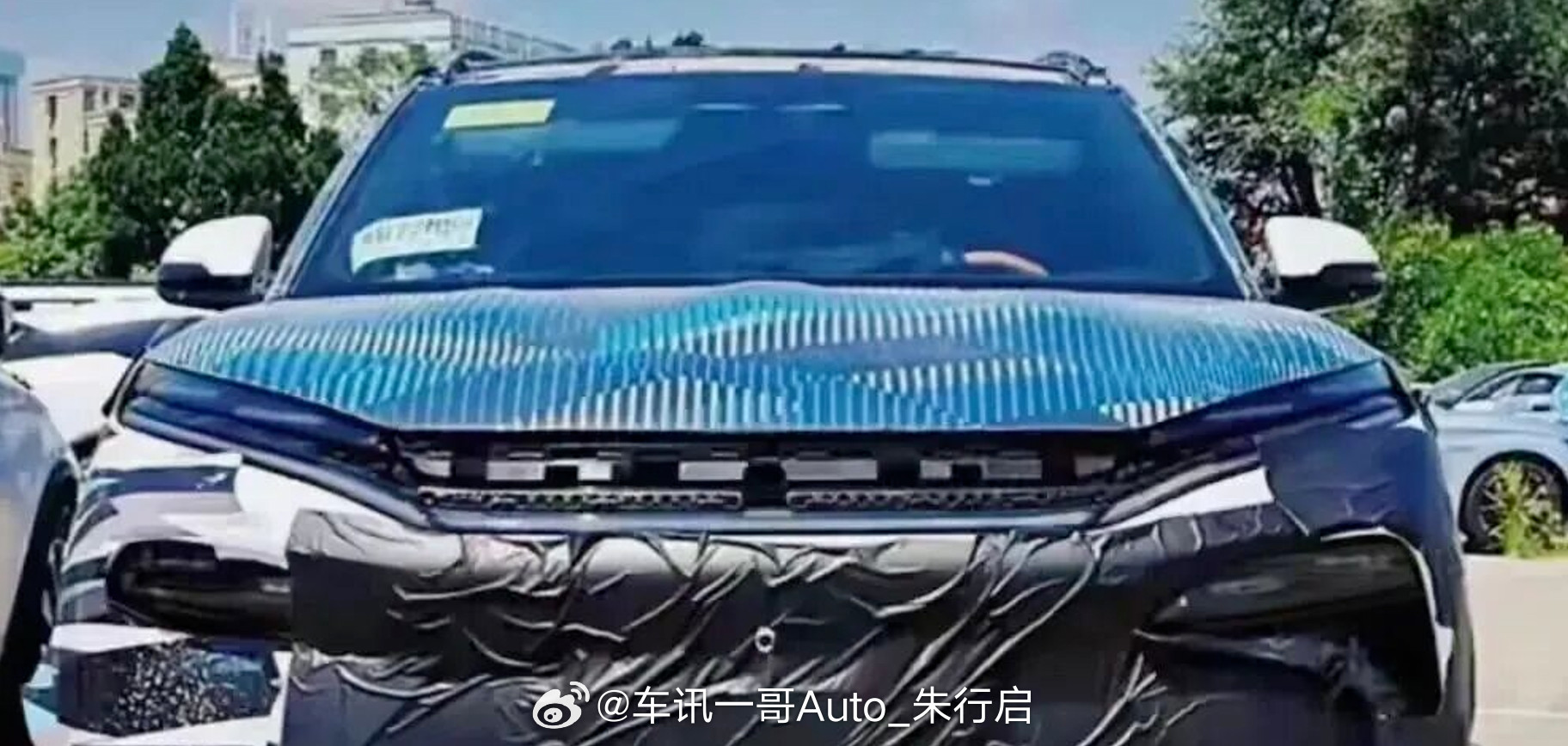 比亚迪的“小唐”测试车曝光，外观大改、内饰换代。外观方面，比亚迪小唐的前脸贯穿感