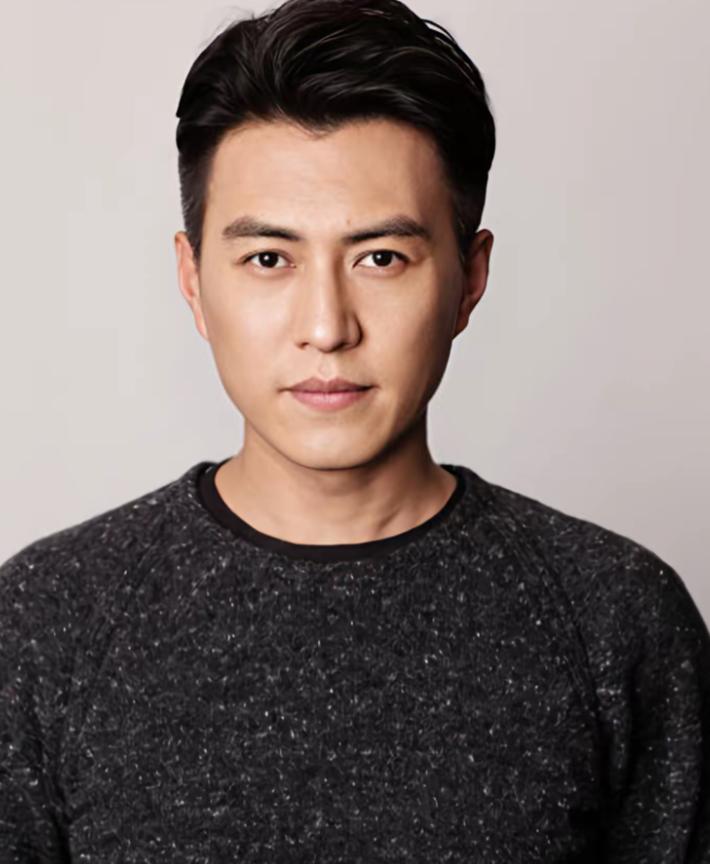 靳东是永远不会离婚的，不是因为他和老婆财产纠葛太多，而是因为他的老婆，有一个特别