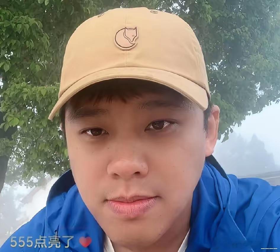 葛斯齐:我现在飞机上，下飞机后让她闭嘴！​今天凌晨1:42分，黄春梅发文说:“今