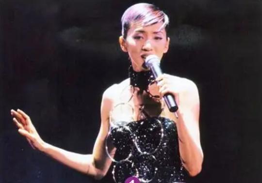 2003年，梅艳芳去世后，在医院欠下了85万的费用，张学友二话没说把钱给垫上了。