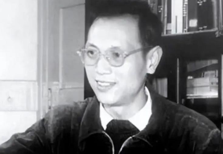 1993年，已经70岁的中科院院士陈彪，早上晨练后回到家中。他吃完早餐后，穿上外