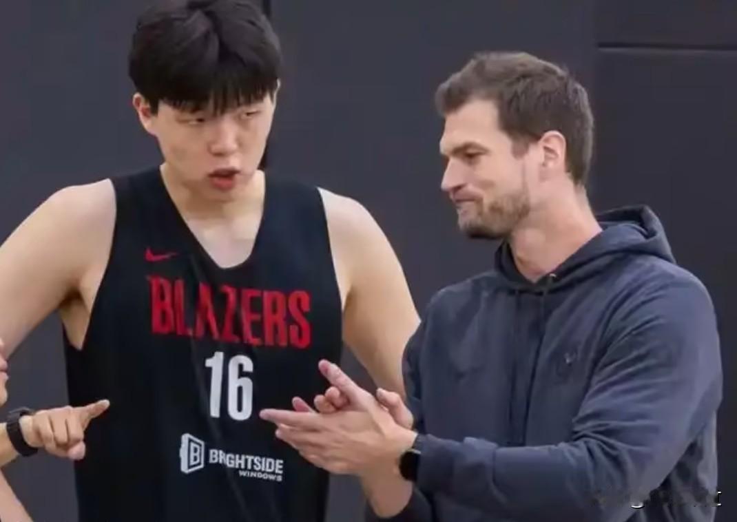 杨瀚森再次被召回！要为杨瀚森布置战术？为下一场打灰熊做准备！这是又感觉五小不行