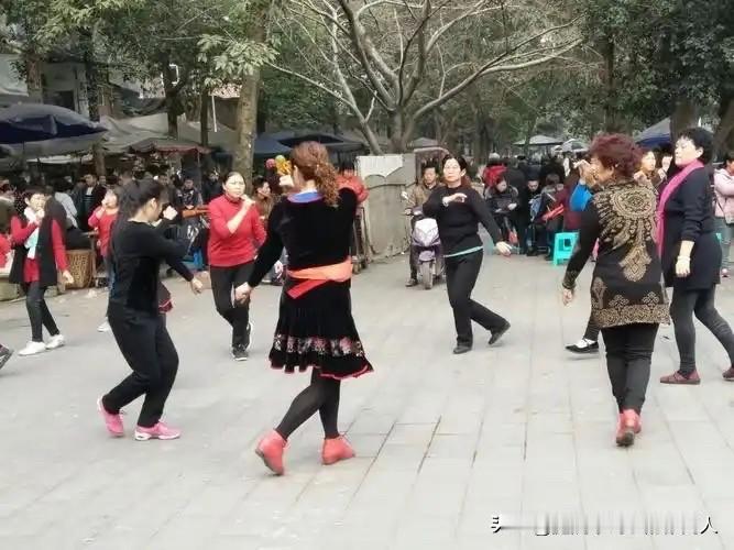 60后，最幸福的一代人。他们大多赶上了好时候，小时候虽然物质条件不算富裕，但生