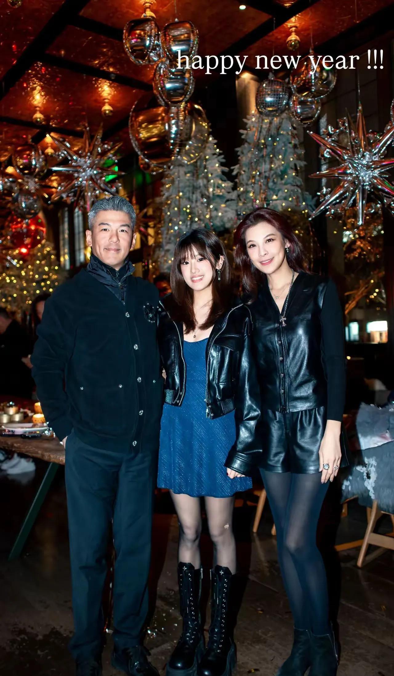 孙志浩2026年元旦那张合影，简直是娱乐圈的“洗白”教科书。你看他眉眼舒展，一