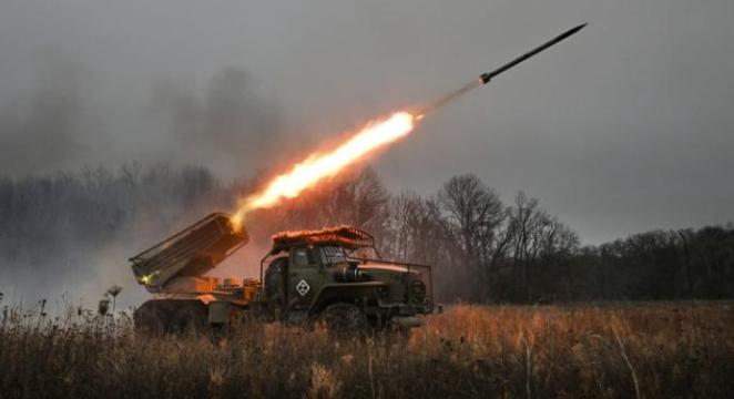 谁能想到，俄乌战场的风向，被一款“平价改装炸弹”给搅乱了，最近俄军掏出的新型远程