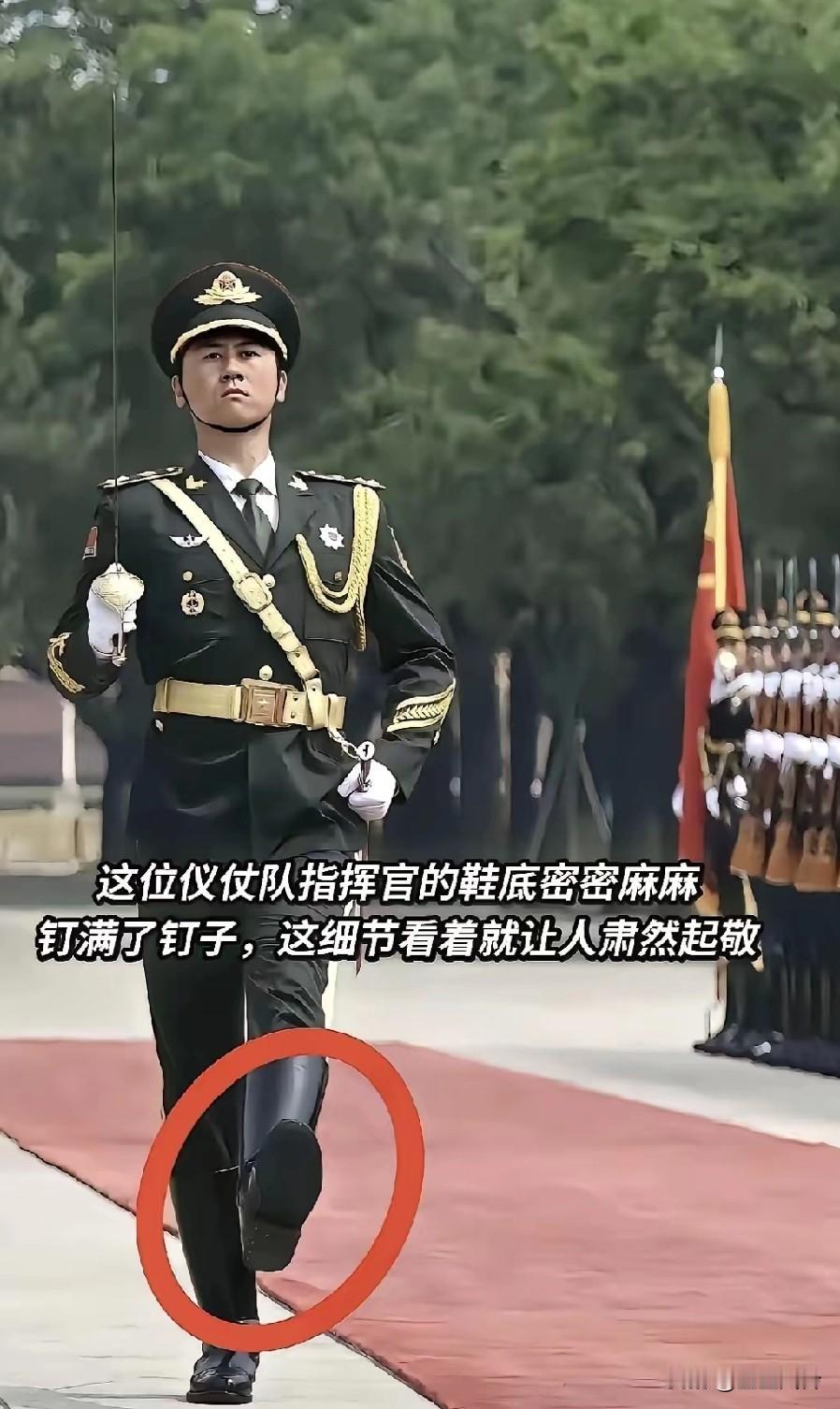 仪仗兵鞋子底下，竟然藏着有这么多的钢钉?！其实是鞋跟处3枚钢钉啦作用有三：让
