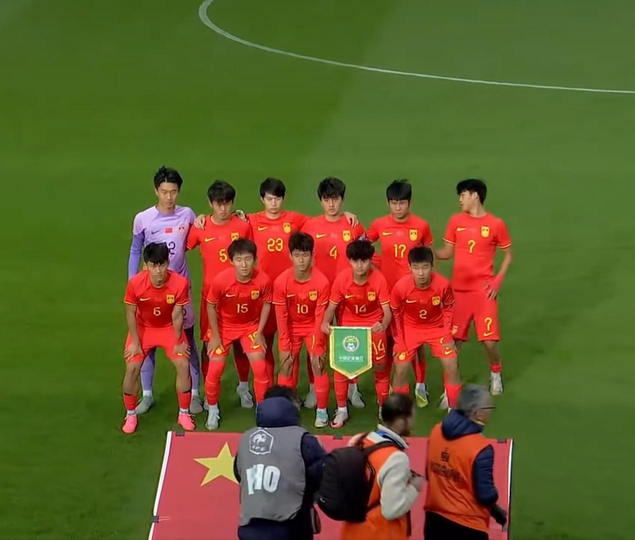 法国U16连进3球，法国U16队3比0中国U16国少，中国U16上半场30分钟就