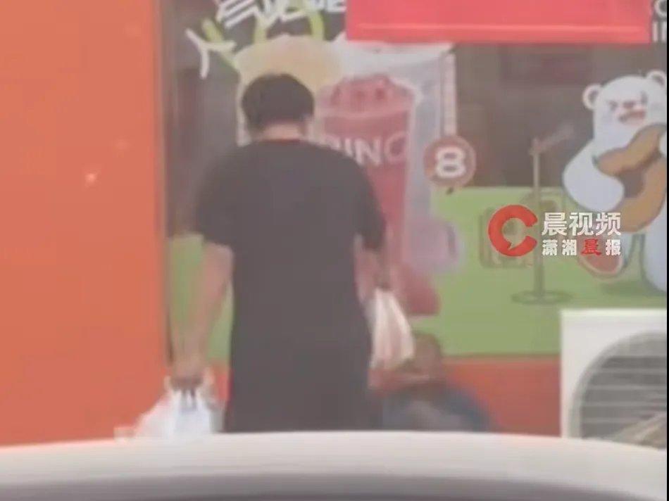 山东潍坊，一个高三男生，干了一件好事，让不少成年人都感到汗颜。事情是这样的