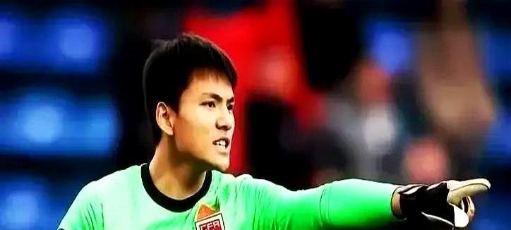 赢了乌兹别克，先别飘。120分钟被按着揍，靠李昊神扑＋点球才过关，进攻？全