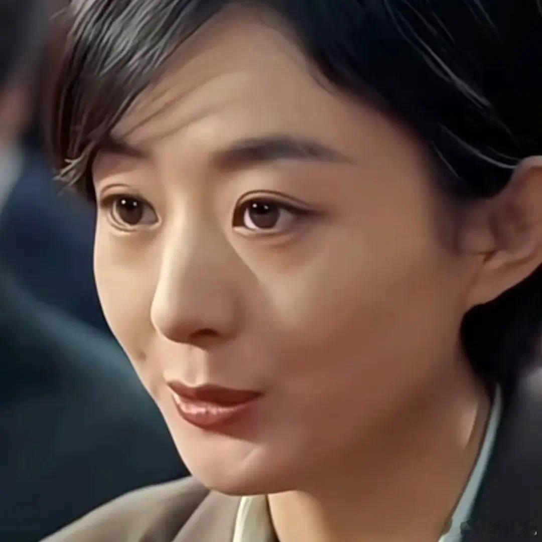 赵丽颖的《小城大事》扑惨了，鹅厂赔惨了，很多打工人年底拿不到年终奖金，就是因为参