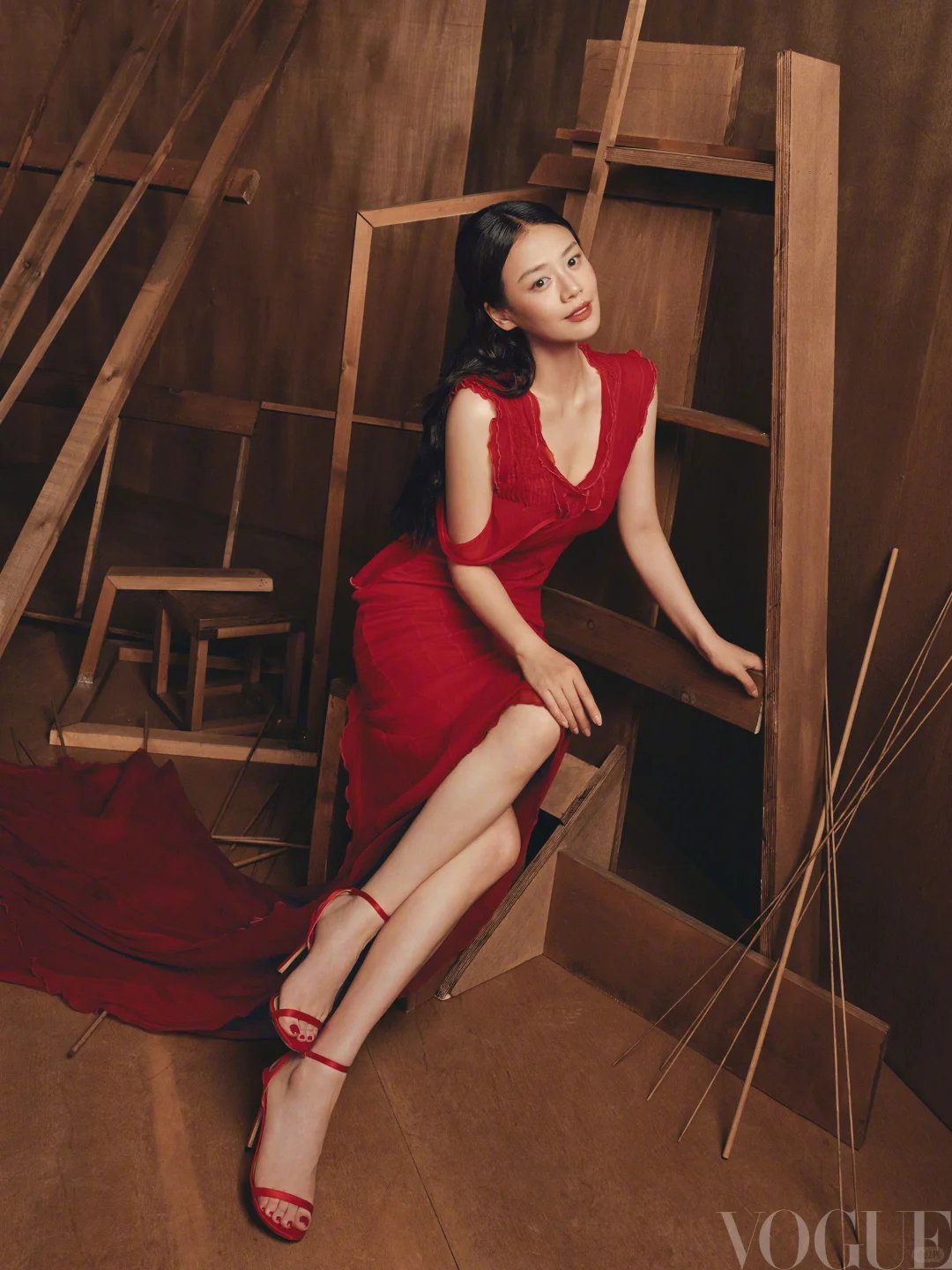 《Vogue》内页，辛芷蕾和倪妮这张拍的最好刘冲审美​​​
