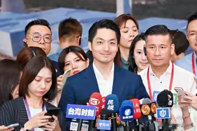 沈伯洋连轴跑行程，蒋万安佛系打法让人捏一把汗？要说台北这场选战，现在的局面真是