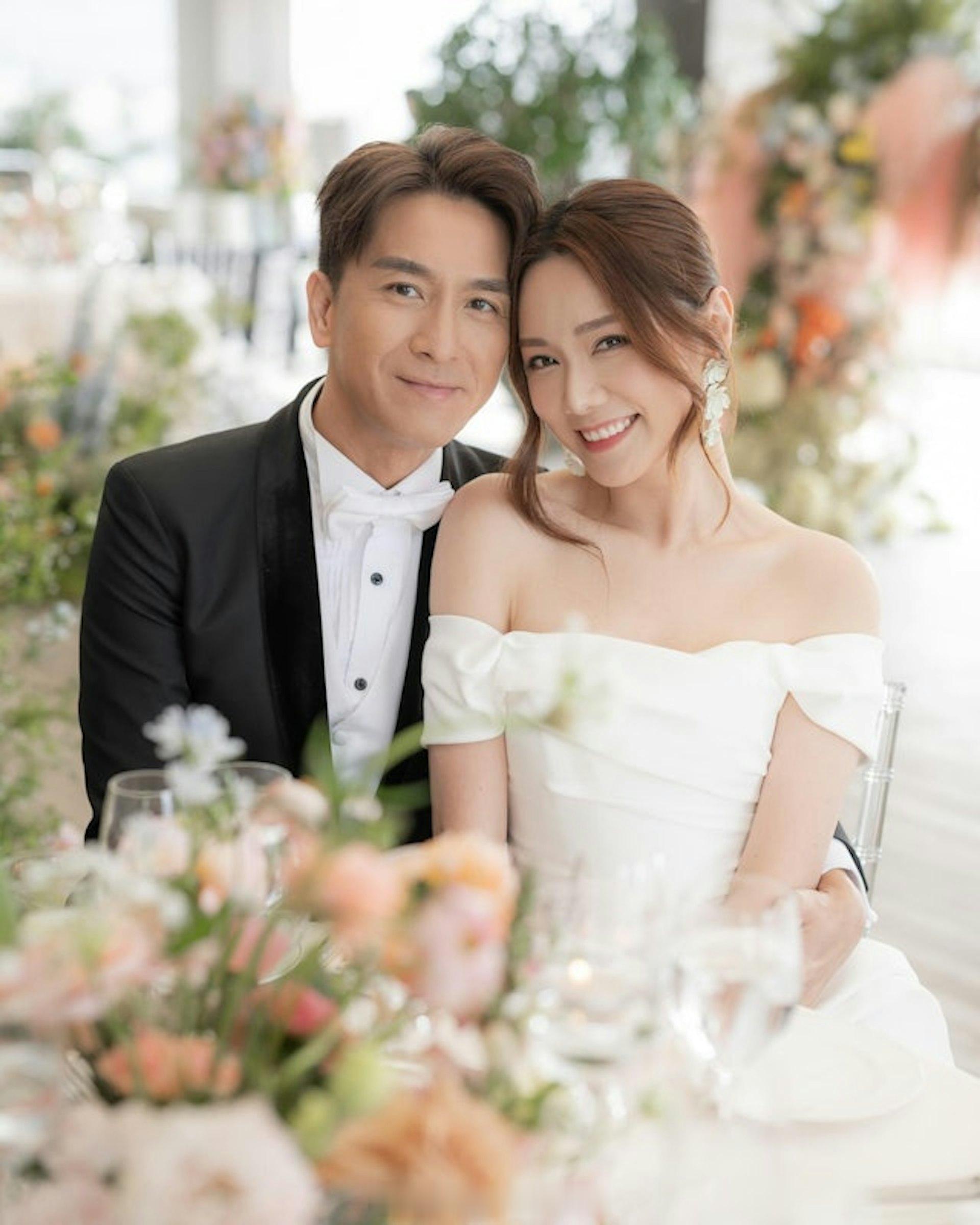 人气视帝与娇妻夫妻档现身活动搵真银　台上超甜恩爱互动羡煞旁人|香港01现年