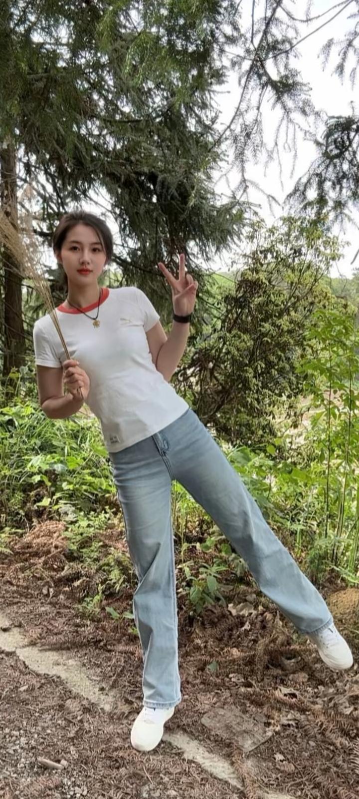 新年生活图鉴40. 爱不是一时的狂热，而是细水长流的守护。是平淡日子里的一束光，