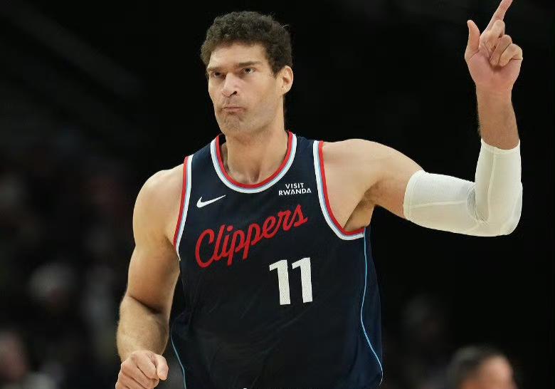 有一说一，今日祖巴茨和洛佩斯根本不在一个级别！！洛佩斯:今日比赛替补上场2