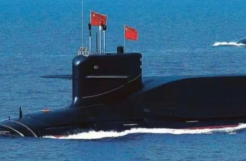 军方透露我国096新型战略核潜艇服役的方式非常有中国特色，那就是让094型“过于