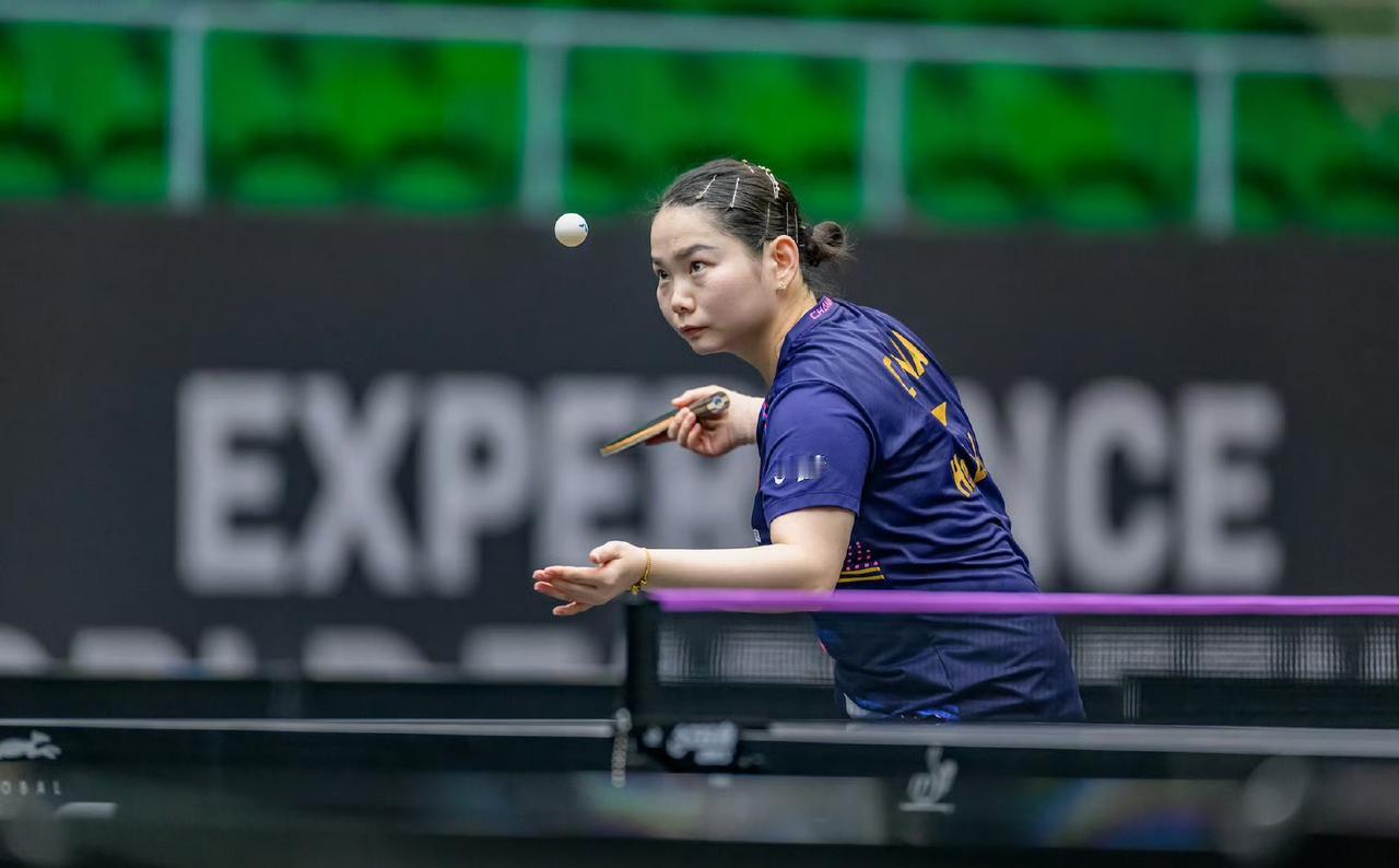 何卓佳🇨🇳丢了一局！前两局何卓佳🇨🇳11-8，5-11被杜凯琹🇭🇰